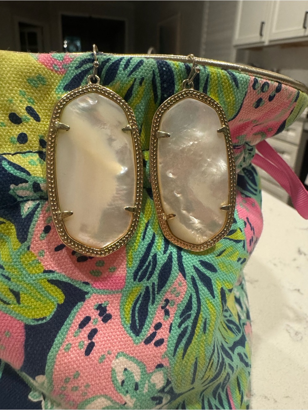 Kendra Scott White Mother-of-Pearl Gold Framed Earrings